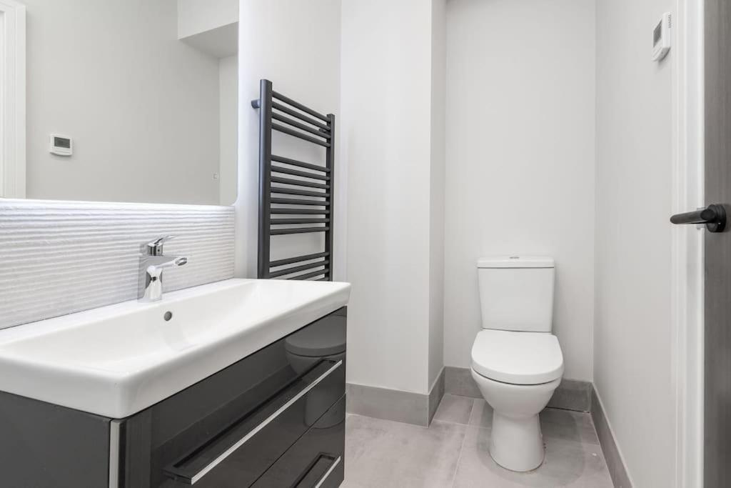 - Clifton 2 Bedroom Apartment
